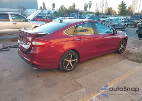 2015 Ford Fusion Hybrid Titanium z USA, uszkodzony, nr VIN 3FA6P0RU8FR306275